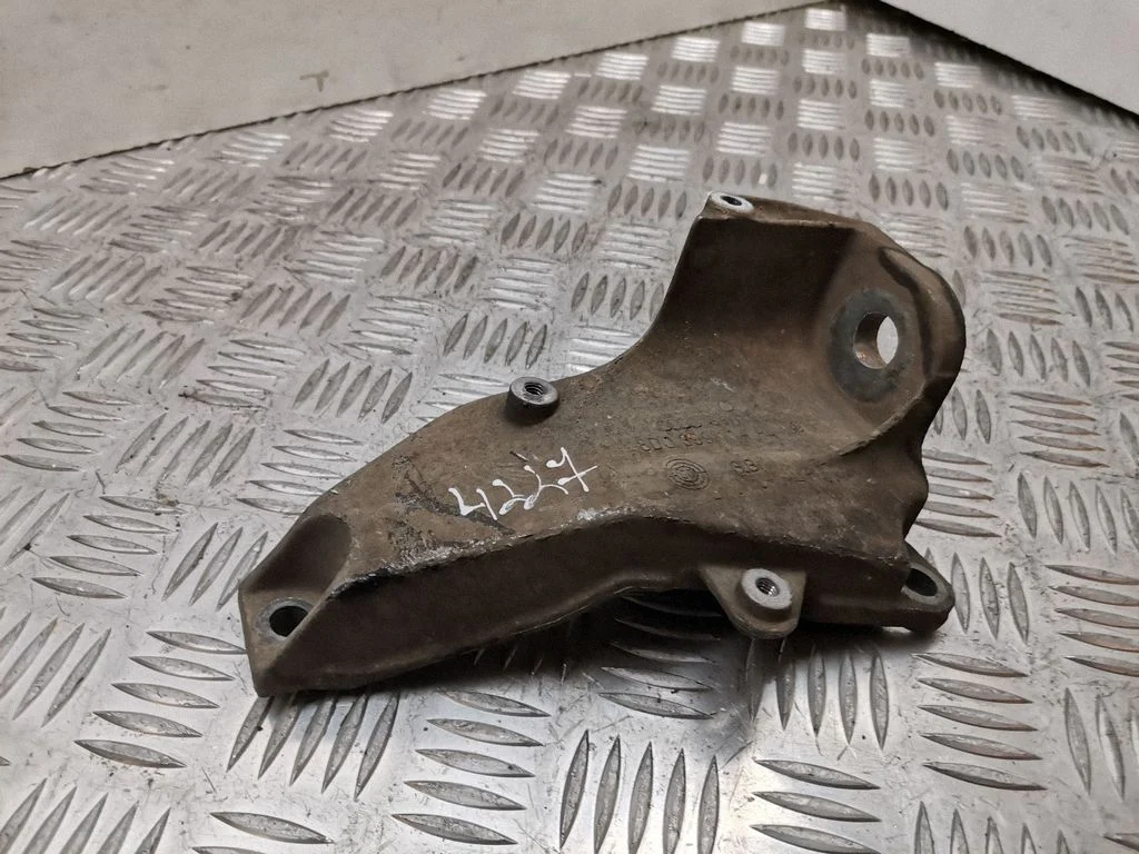 Gearbox mounting bracket 8D0399114AJ