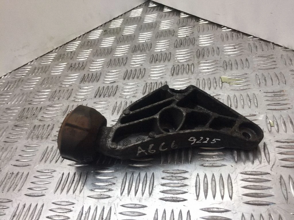 Engine mounting bracket 4F0199339
