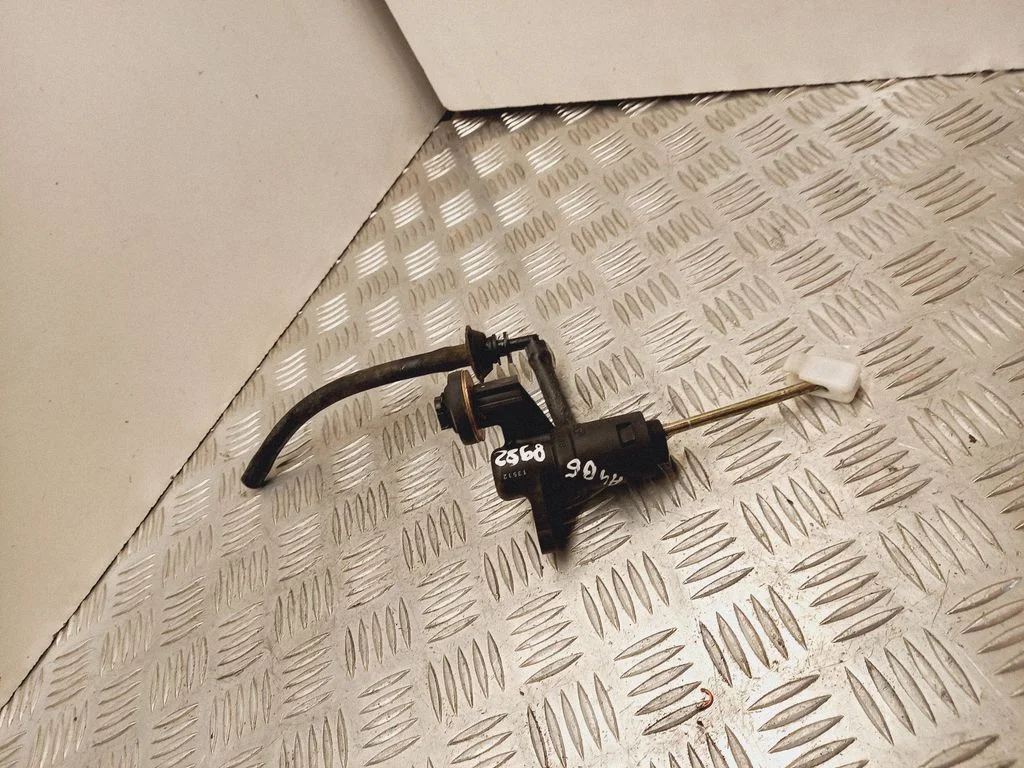 Clutch master cylinder 8E1721401E