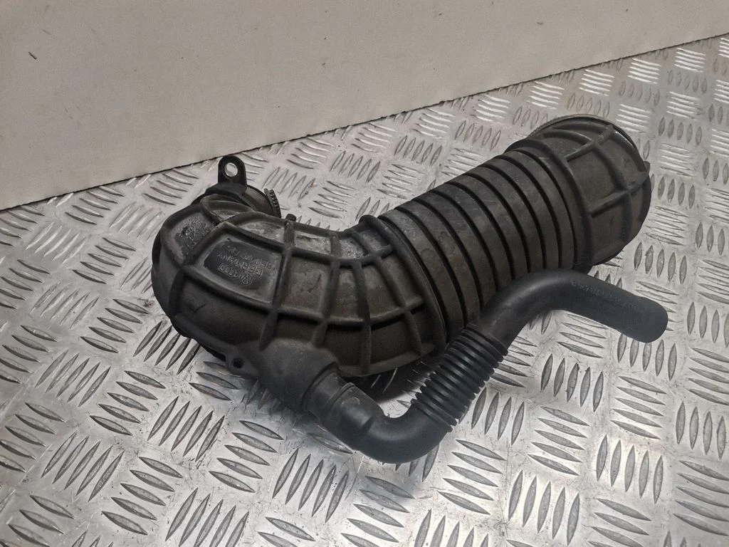 Turbo air intake inlet pipe/hose 8E0129615J