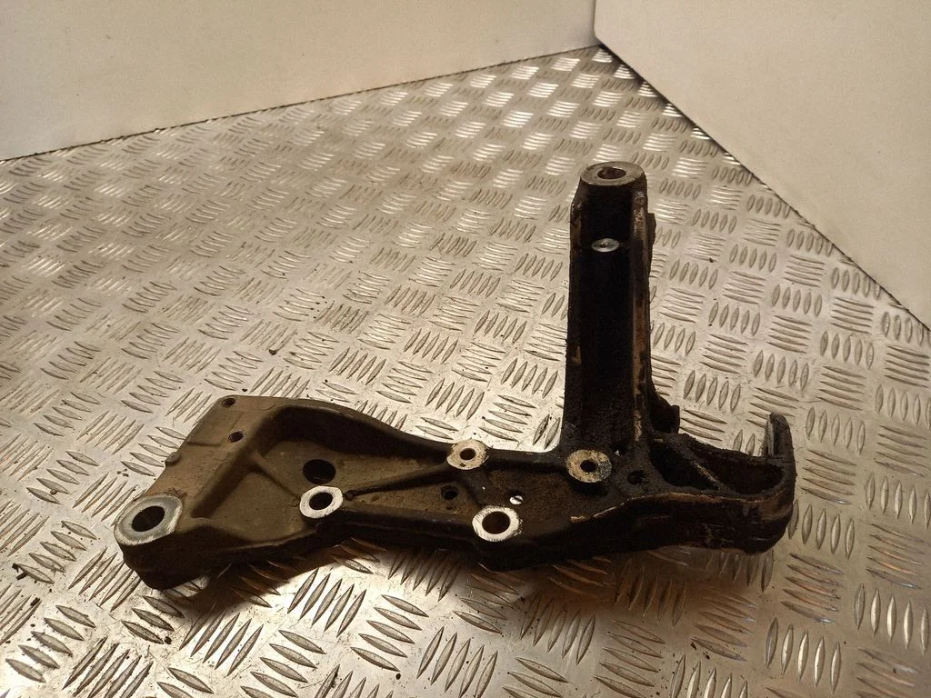 Front lower control arm/wishbone 1K0199295F