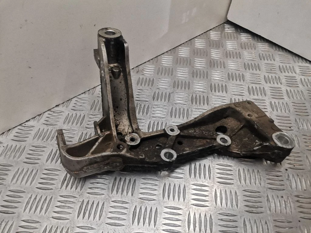 Front lower control arm/wishbone 1K0199296F