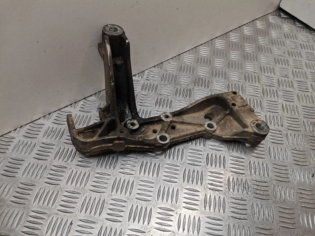 Front lower control arm/wishbone 1K0199296F