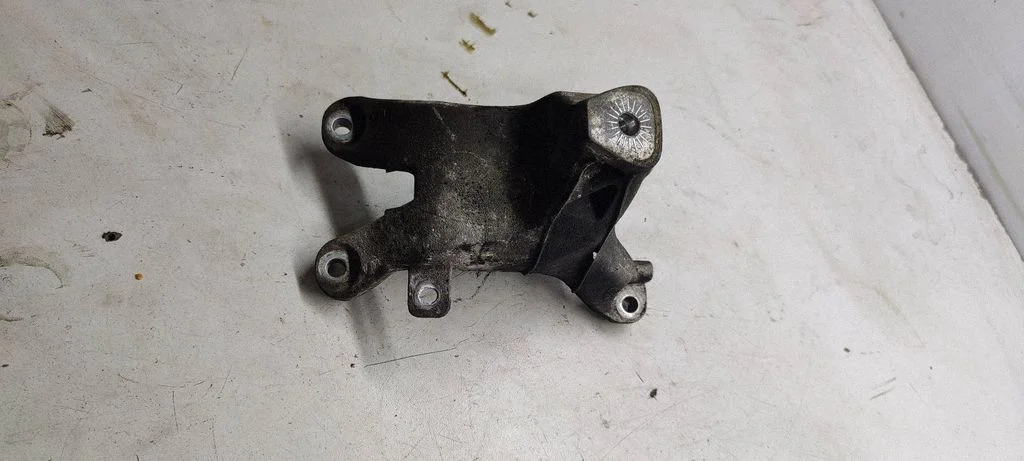 Engine mounting bracket 8k0199308