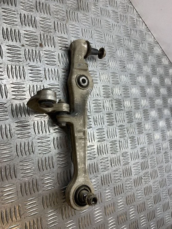 Front lower control arm/wishbone – right