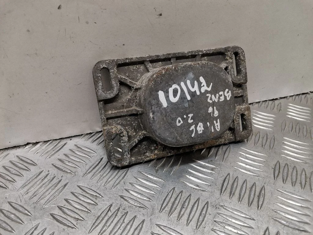 Engine mounting bracket 8E0199335K