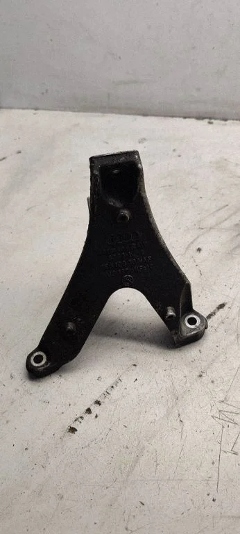 Engine mounting bracket 8e0199308af
