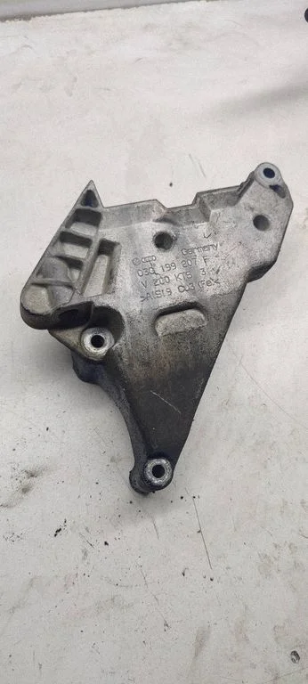 Engine mounting bracket – Volkswagen Passat B6 (2005-2010)