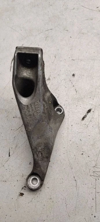 Engine mounting bracket 8e0199307s