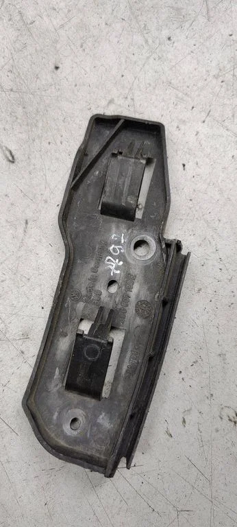 Front bumper mounting bracket – Volkswagen Passat B5.5 (2001-2005)