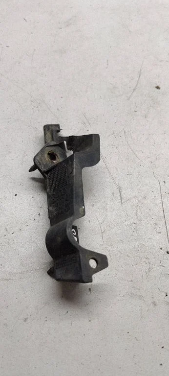 Front bumper mounting bracket 8k0807284