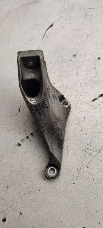 Engine mounting bracket 8e0199307s