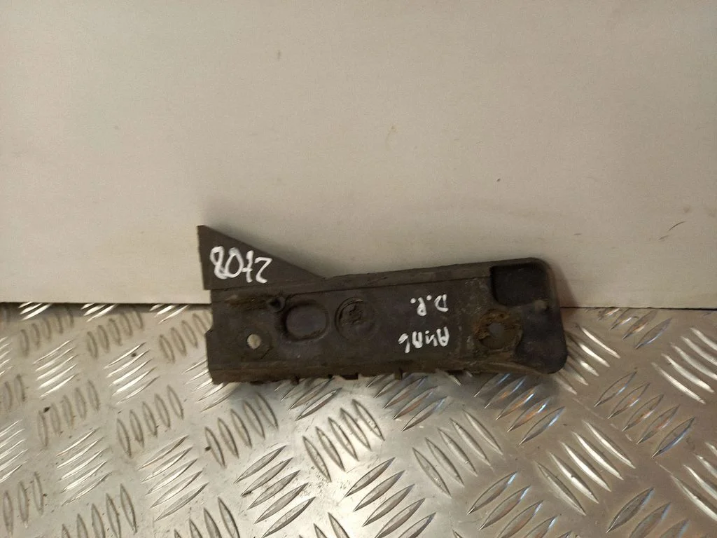 Front bumper mounting bracket 8E0807284A