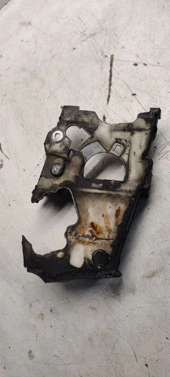 Sadales siksnas aizsargs (vāks) – Volkswagen Passat B6 (2005-2010)
