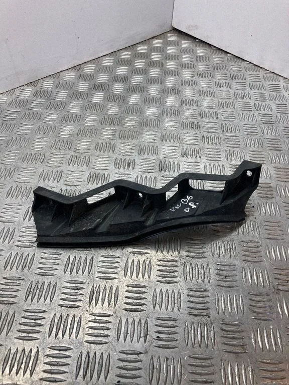 Front bumper mounting bracket 3C0807890