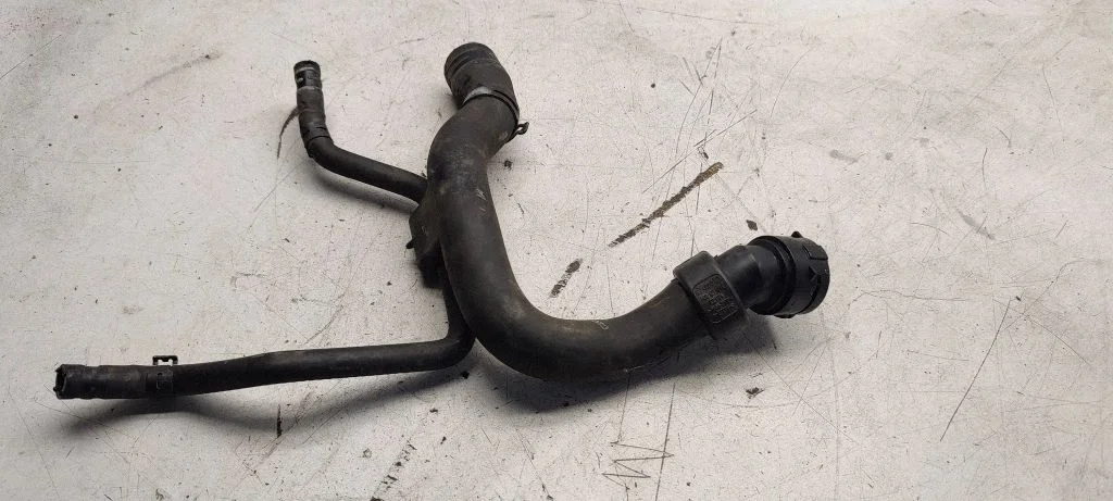 Engine coolant pipe/hose 8e0121101c