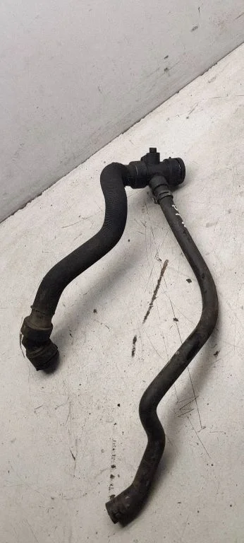 Engine coolant pipe/hose 8e0121049T