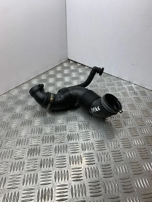 Air intake hose/pipe 3C0129654M