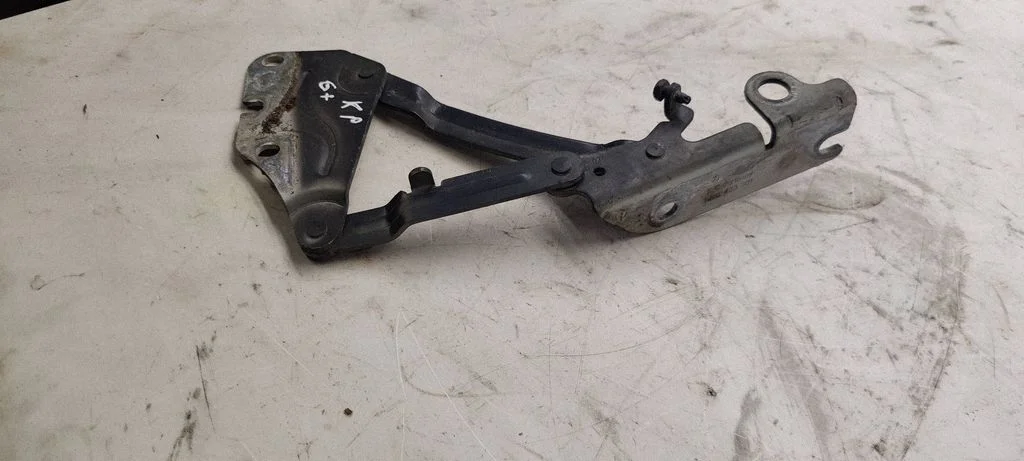 Engine bonnet/hood hinges – Volkswagen Golf Plus (2005-2013)