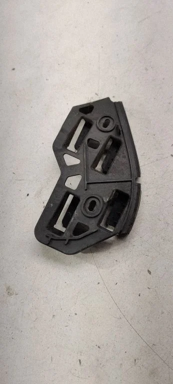 Front bumper mounting bracket – Volkswagen Polo IV 9N3 (2005-2009)