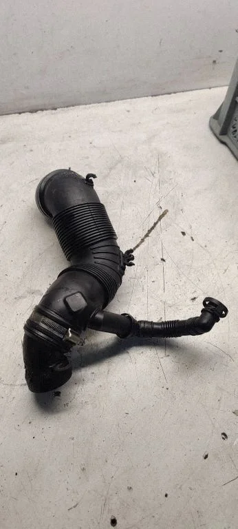 Air intake hose/pipe 3C0129654P