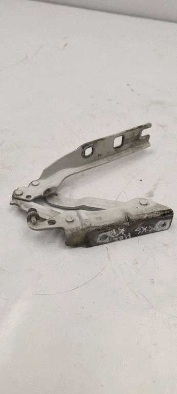 Engine bonnet/hood hinges 5K0823301B