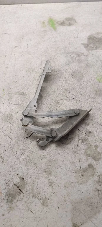 Engine bonnet/hood hinges 1KM823302