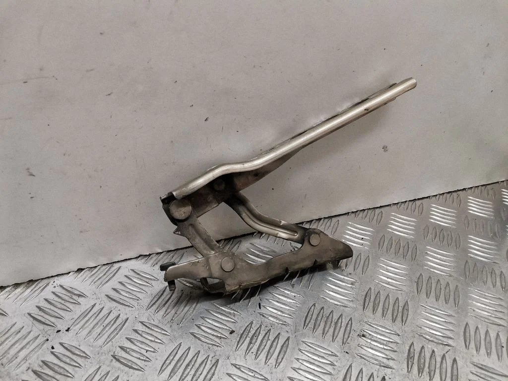 Engine bonnet/hood hinges 1Z0823301C