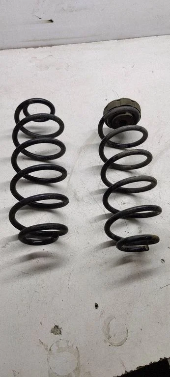 Rear coil spring 79104t522224