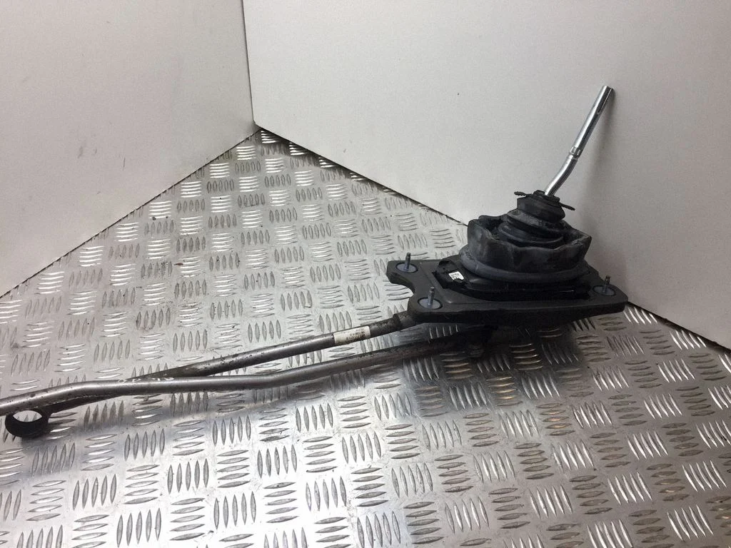 Gear selector mechanism 8K0711025K
