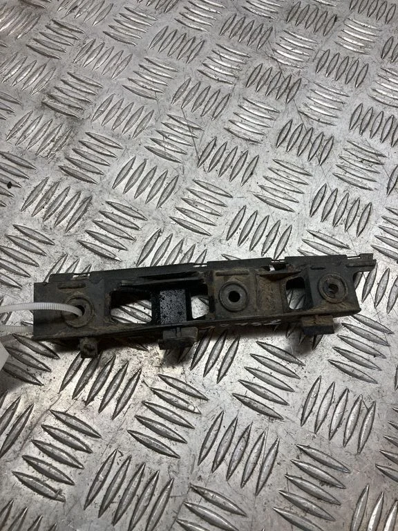 Esistange kinnitusklamber – Volkswagen Passat B6 (2005-2010)