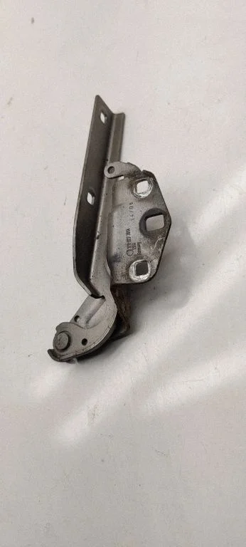 Motora pārsega eņģe (-es) 3c0823301A