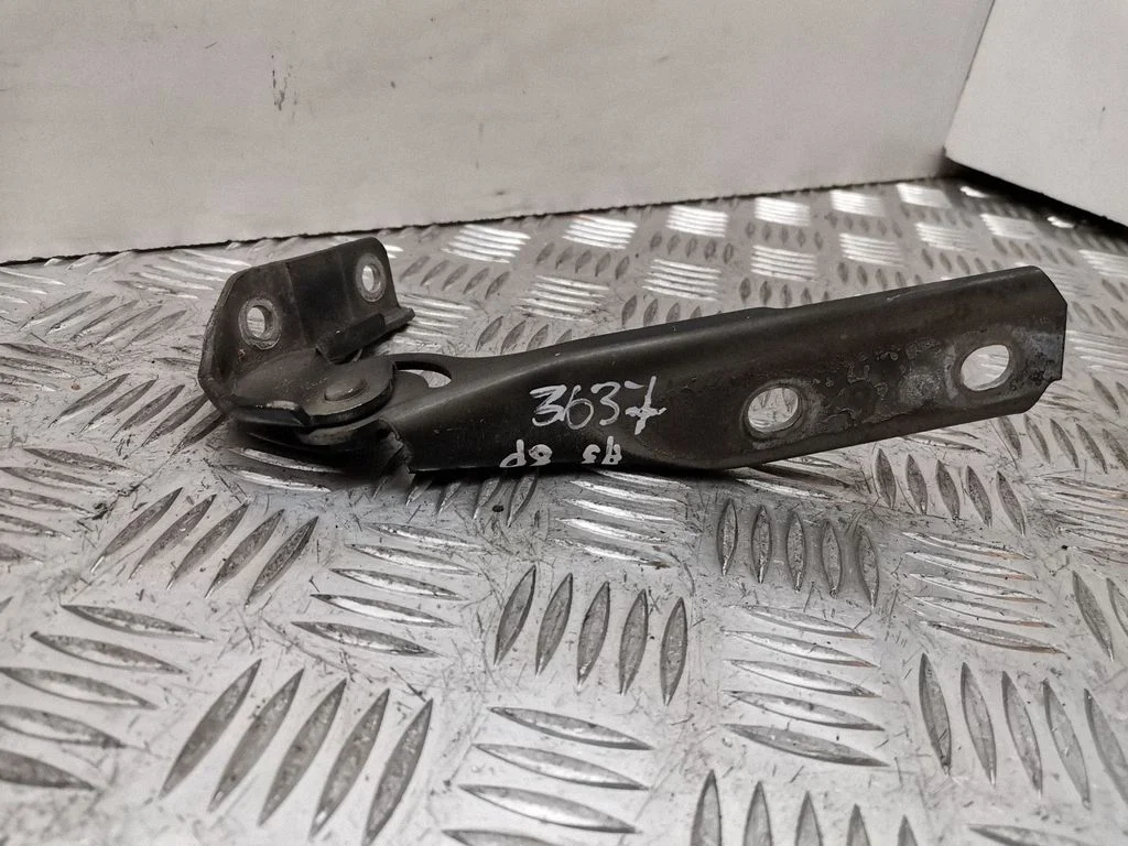 Engine bonnet/hood hinges 8P0823301