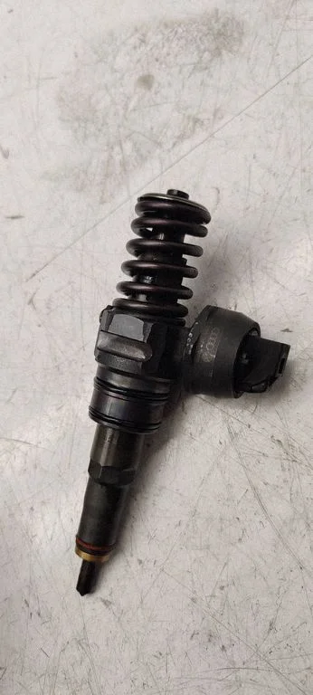 Fuel injector 038130080AX
