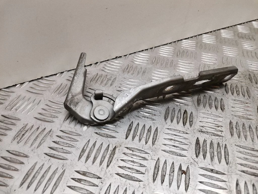Engine bonnet/hood hinges – Audi A4 S4 B6 8E 8H (2001-2005)