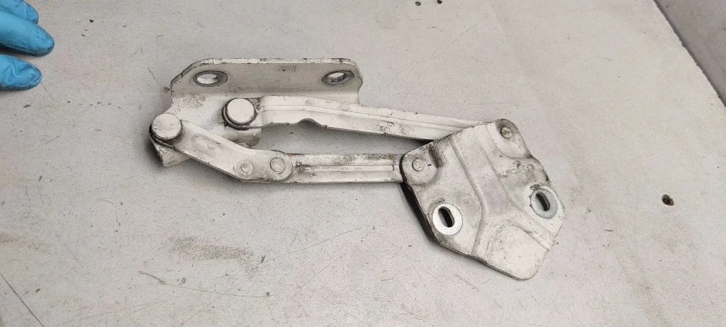 Mootorikapoti hinged – Volkswagen Caddy (2004-2010)