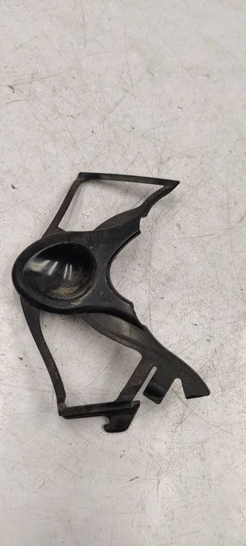 Fender mounting bracket 7121618