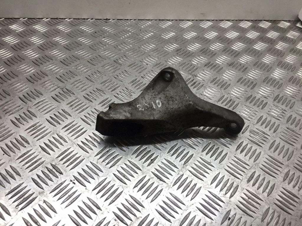 Engine mounting bracket 8E0199307S