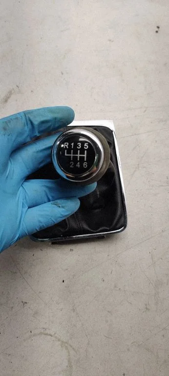 Gear selector mechanism
