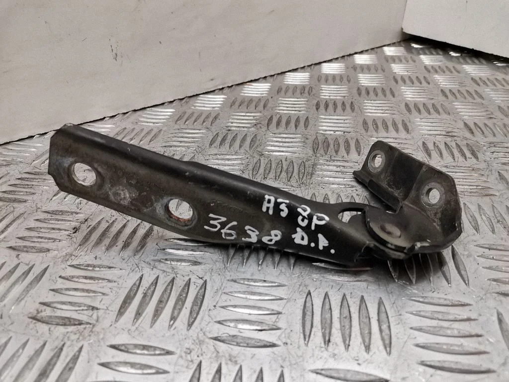 Engine bonnet/hood hinges 8P082330