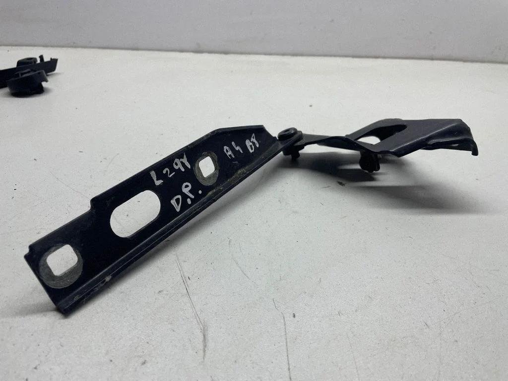 Engine bonnet/hood hinges 8k0823302d