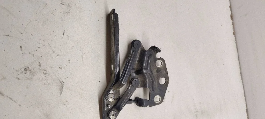 Mootorikapoti hinged 3C0823301D