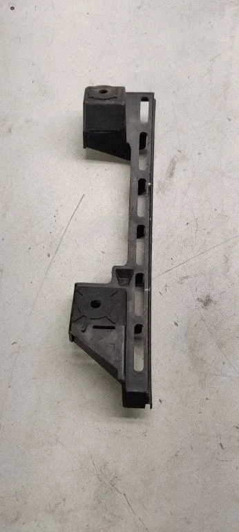 Esistange kinnitusklamber – Volkswagen Touran I (2003-2010)