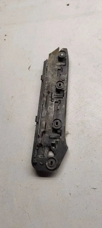 Front bumper mounting bracket – Volkswagen Cross Touran I (2006-2016)