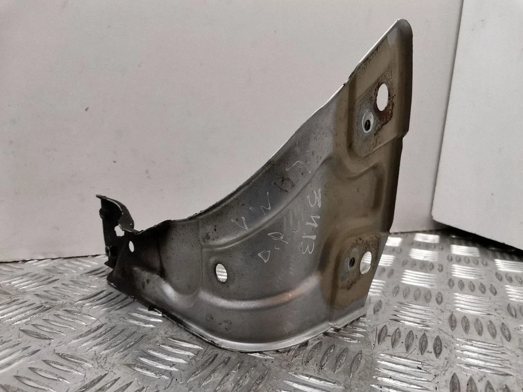 Fender mounting bracket 3AA821142