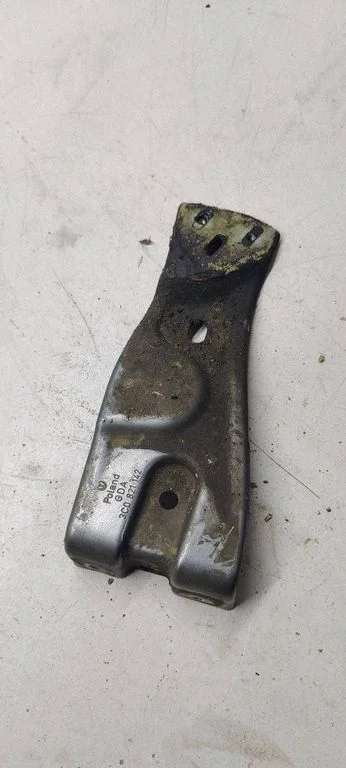 Fender mounting bracket 3c0821142