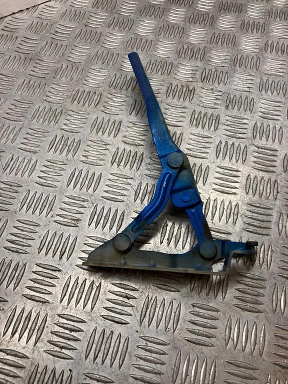 Engine bonnet/hood hinges 1Z0823301C