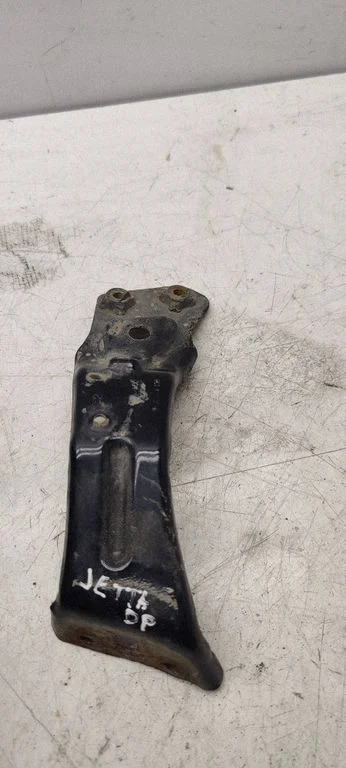 Fender mounting bracket 5C6821138