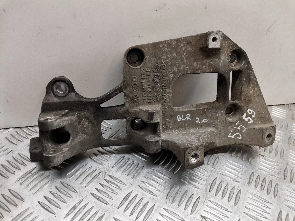 Wspornik alternatora 06F903143F