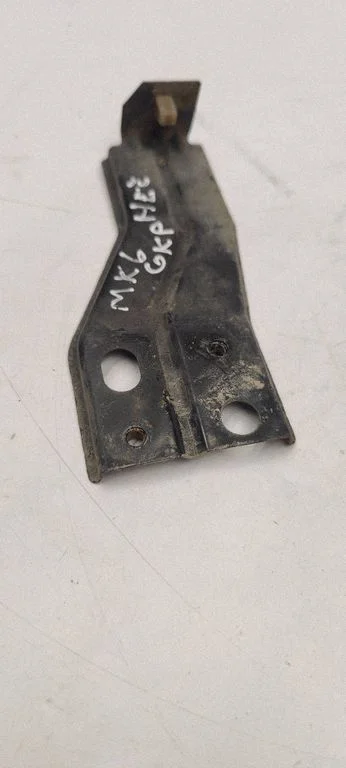 Rear bumper mounting bracket 5K6807015